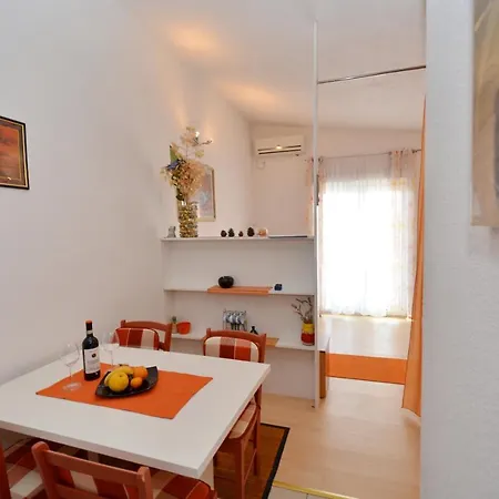 Apartman With Parking Space Starigrad, Paklenica - 18830 Starigrad-Paklenica