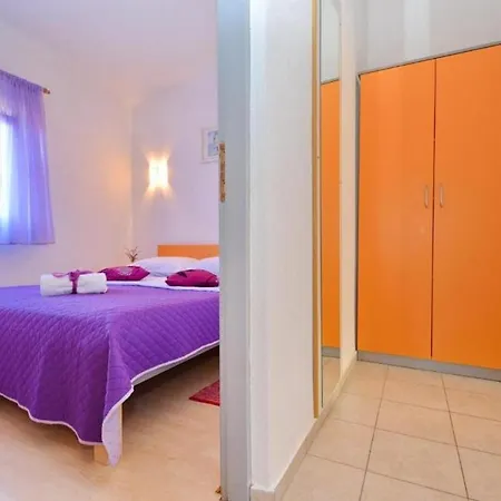 With Parking Space Starigrad, Paklenica - 18830 Apartman *