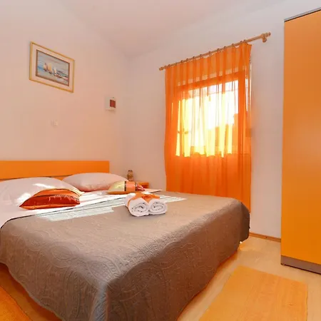 Apartman With Parking Space Starigrad, Paklenica - 18830 *