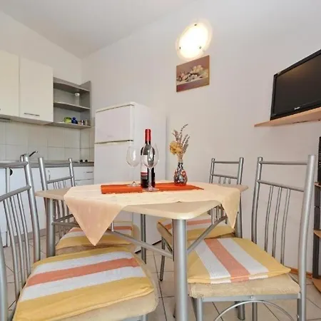 Apartman With Parking Space Starigrad, Paklenica - 18830 Starigrad-Paklenica